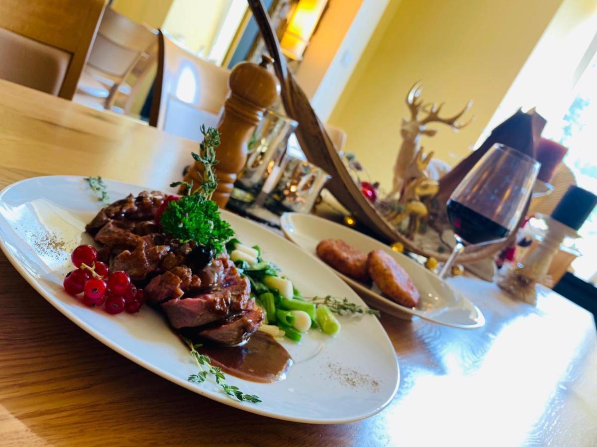Hotel Restaurant Unikat 젤틴겐라티그 외부 사진