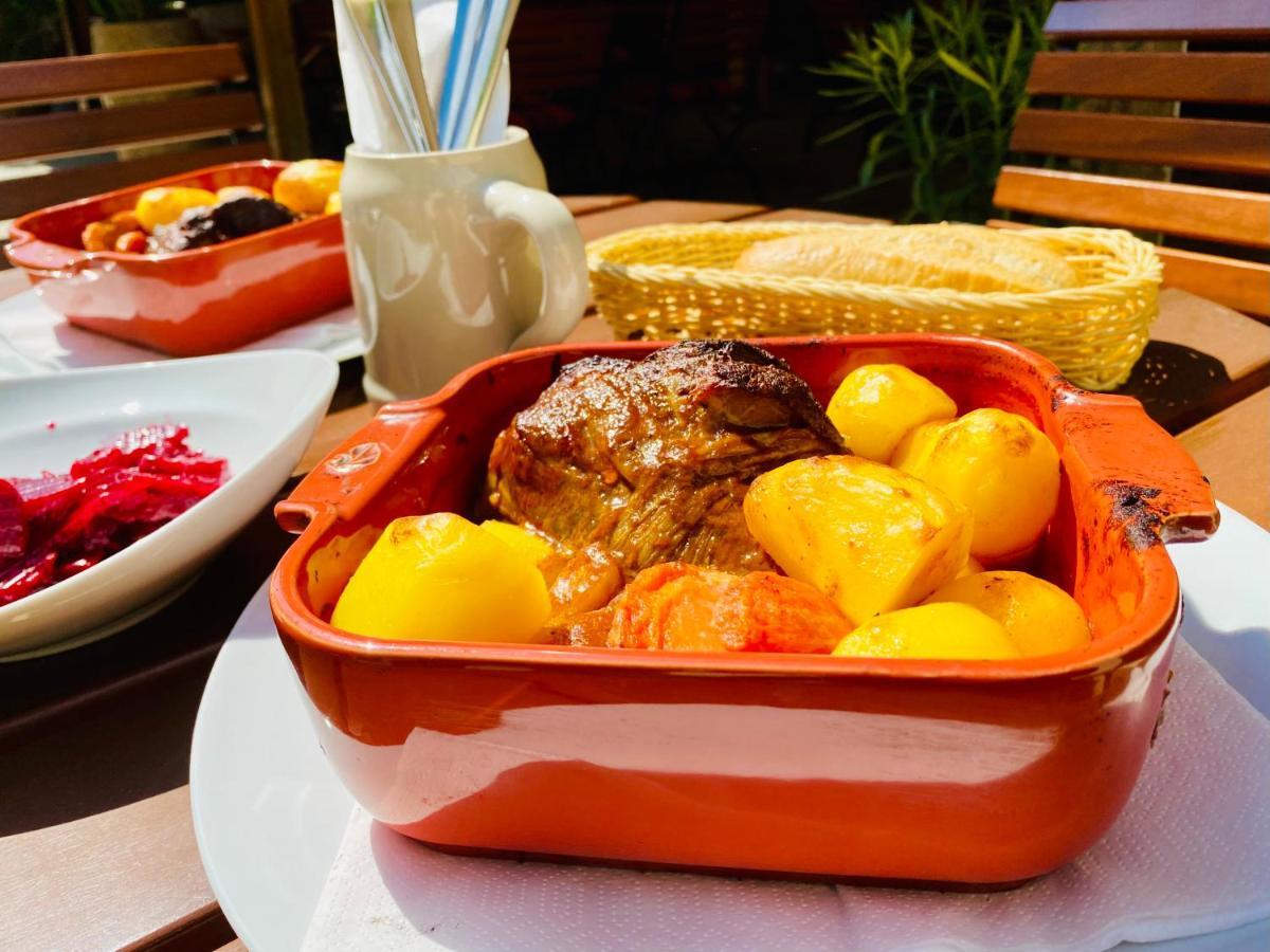 Hotel Restaurant Unikat 젤틴겐라티그 외부 사진